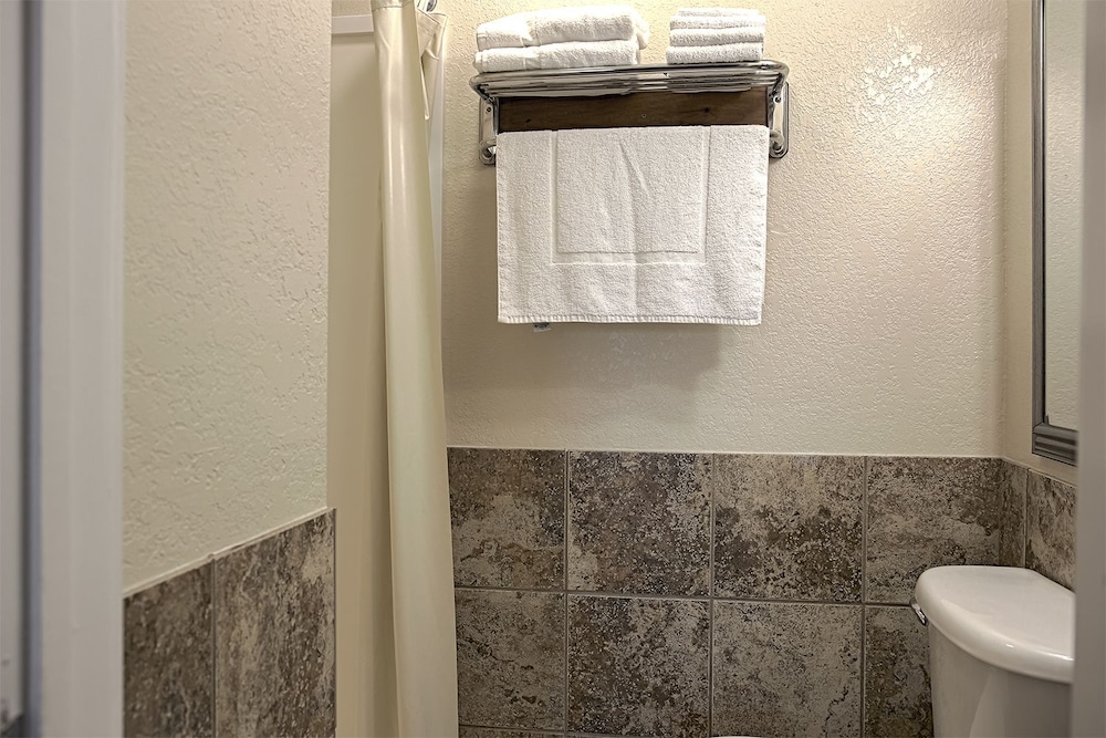 Rodeway Inn And Suites 34/71