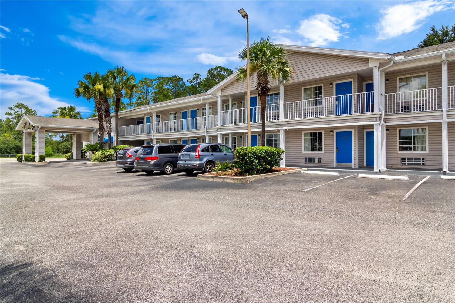 Travelodge Suites by Wyndham MacClenny 8/17