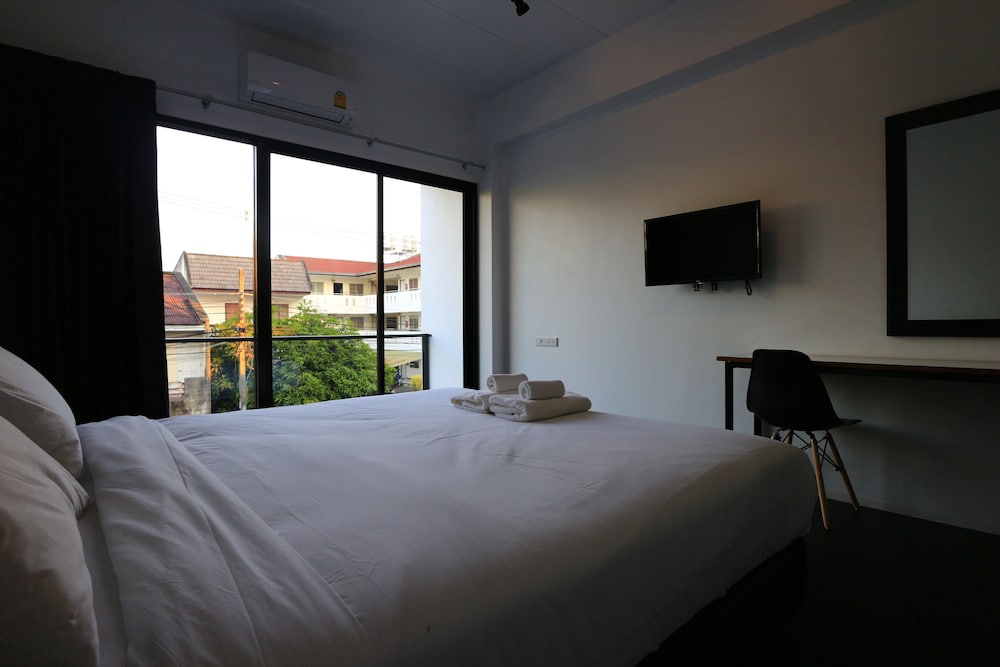 Azz Hotel 8/43