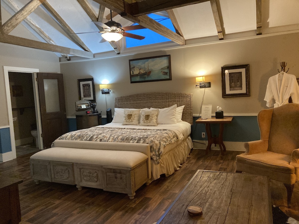 HONEYMOON, COTTAGE, SUITE, JETTED TUB