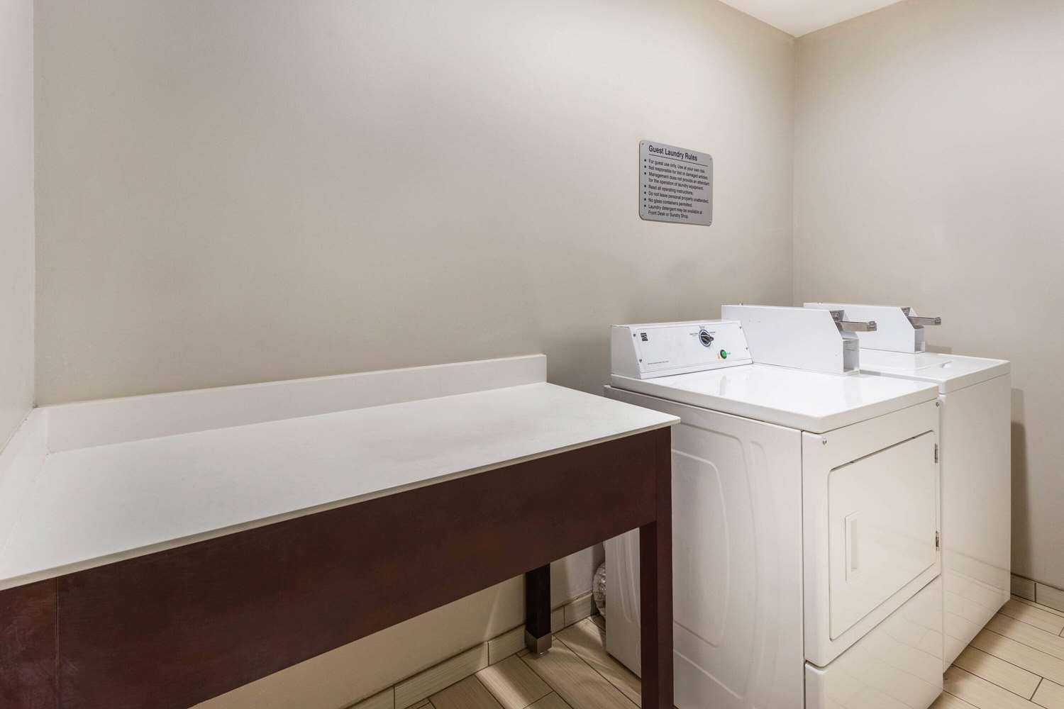 La Quinta Inn Suites Rockford 13/54