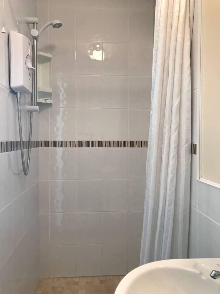 Bridgeside Guest House - B&B 32/34