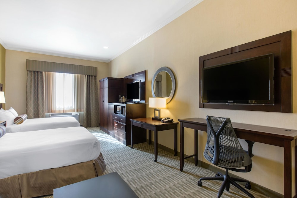 The Oaks Hotel And Suites 10/43
