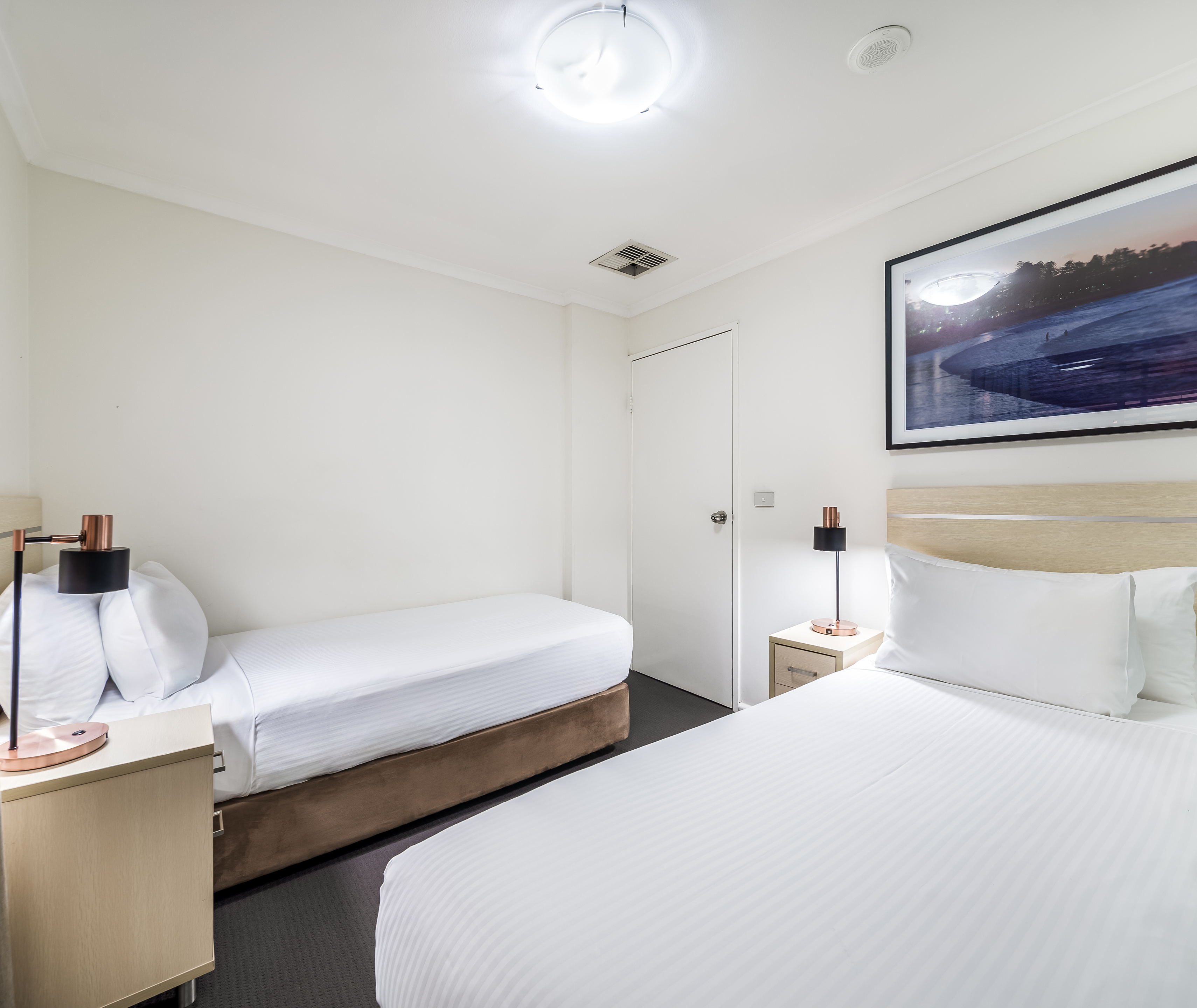 2 Bedrooms, Apartment, City Skyline View