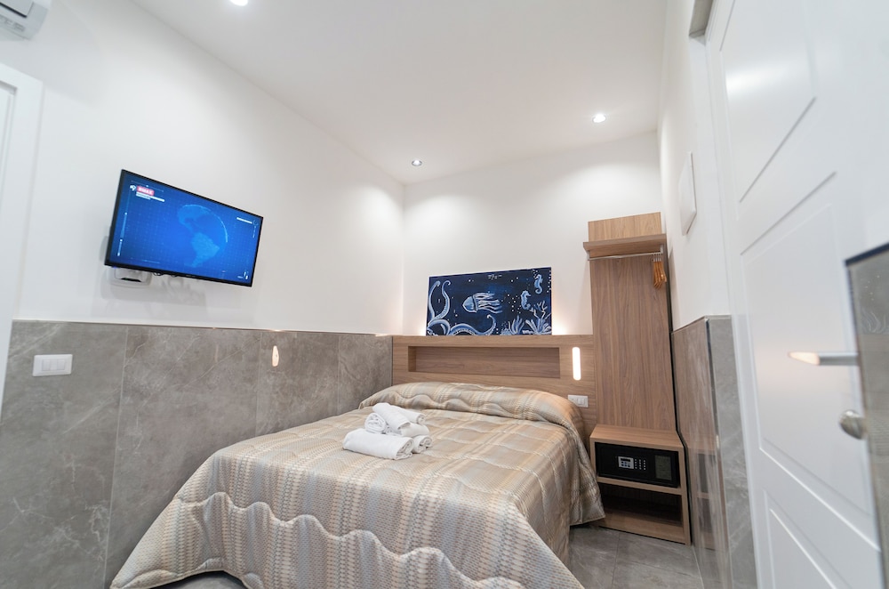 1 Bedroom, Victorian, Standard, Queen Bed, Private Bathroom, Annex