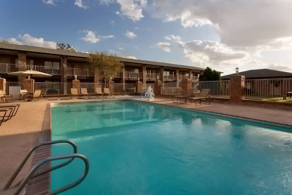 Super 8 by Wyndham Universal City 1/55