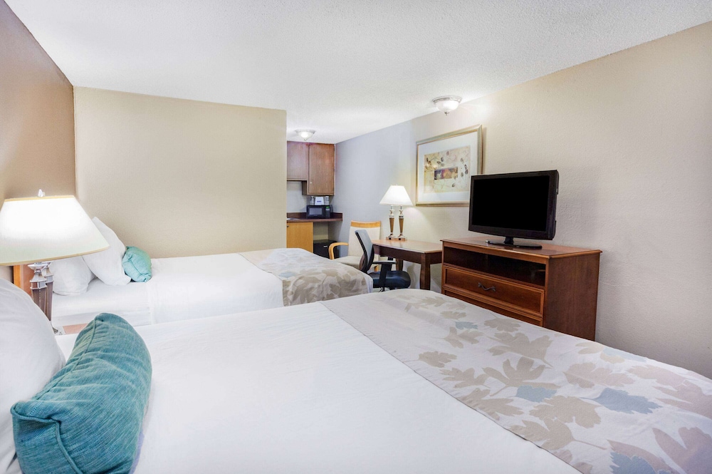 Monroe Hotel 24/52