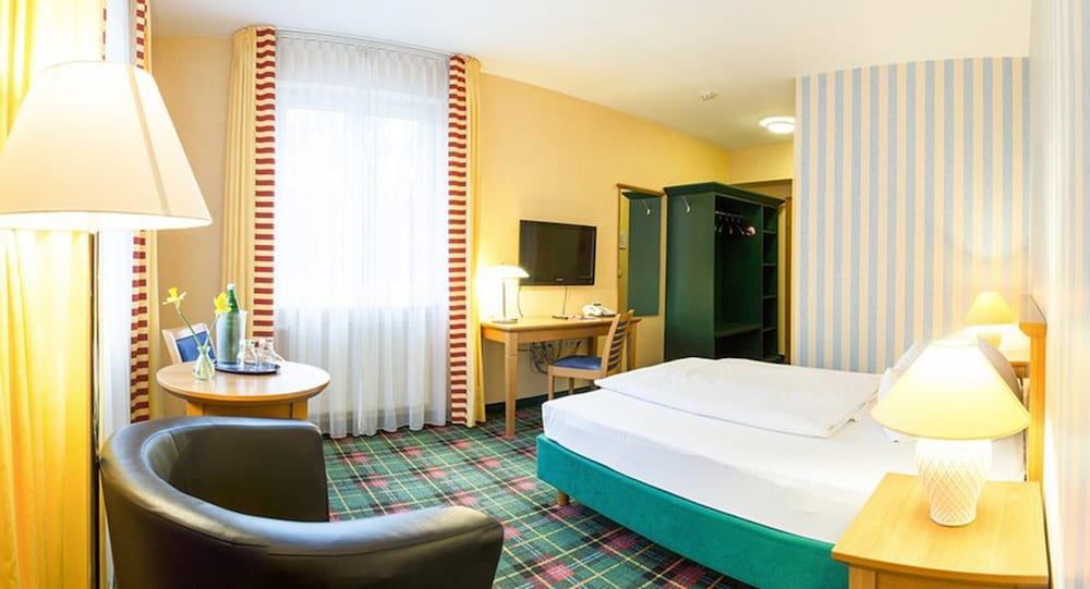 Grunau Hotel 9/33