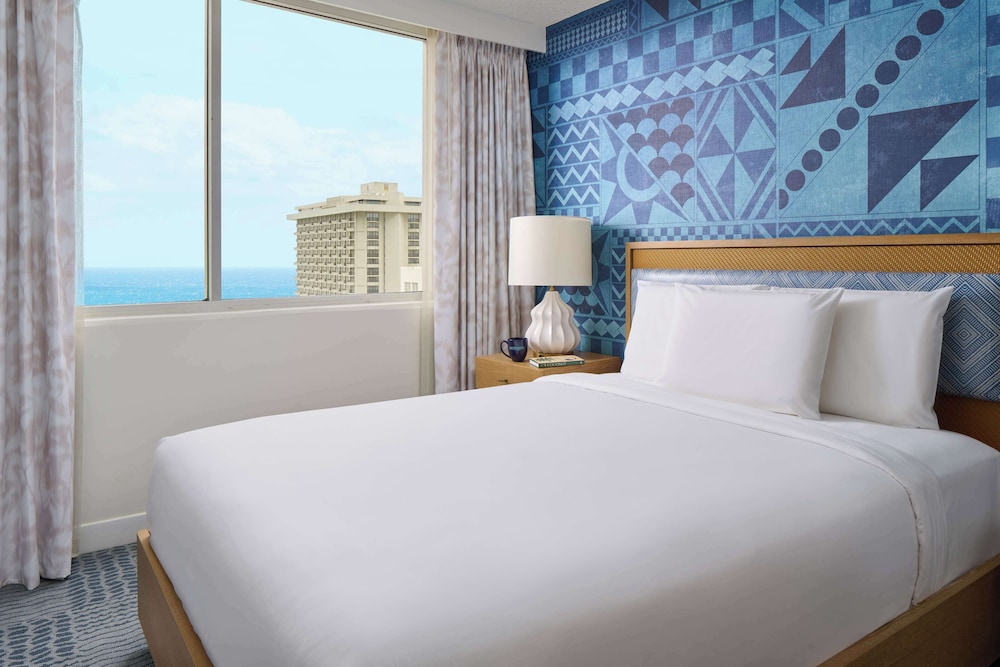 ROOM, DOUBLE BED, WAIKIKI VIEW, ACCESSIBLE