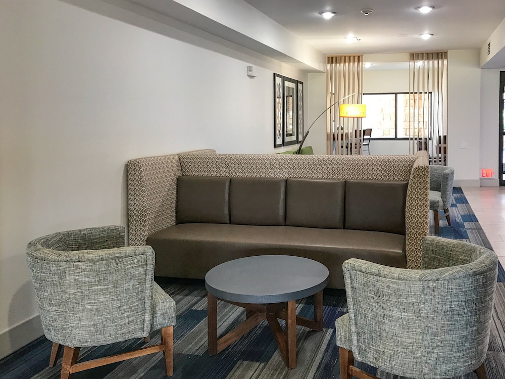 Holiday Inn Express Hotel And Suites Lubbock West 42/57