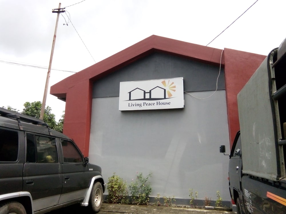 LIVING PEACE HOUSE 1/17