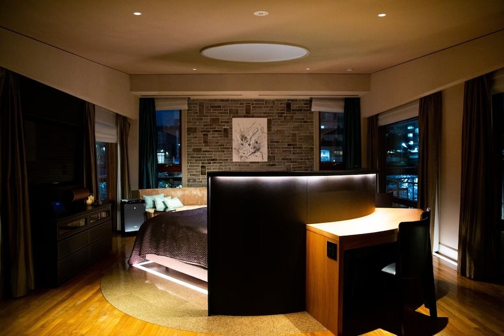 PETALS TOKYO - Floating Hotel 11/47