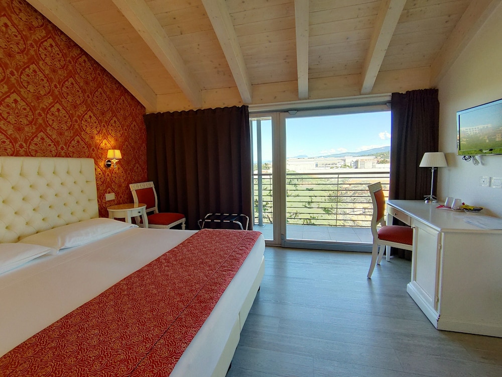 Nuova Opera Rooms 5/50