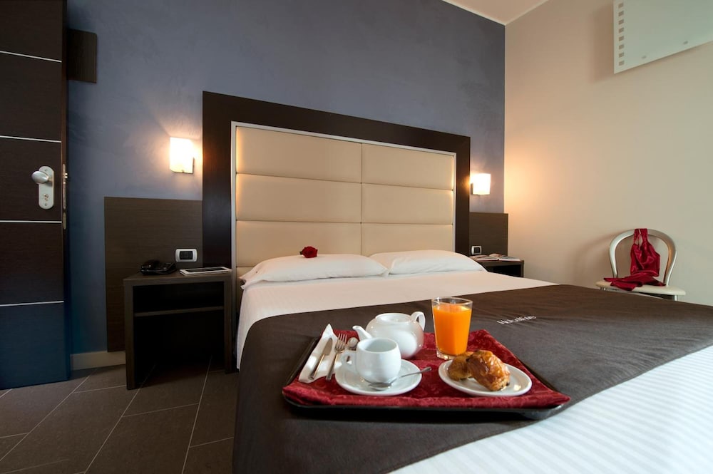 Hotel Five 26/51