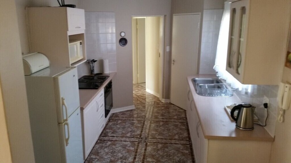 Royal Ridge Guest House and Apartments 32/70