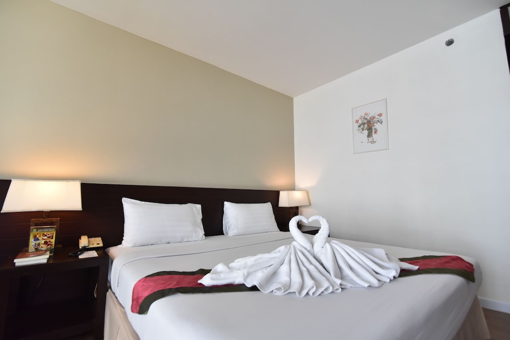 Golden Crown Grand Hotel 9/50