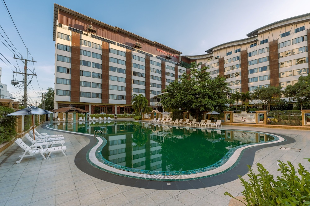 Mountain Beach Hotel 68/73