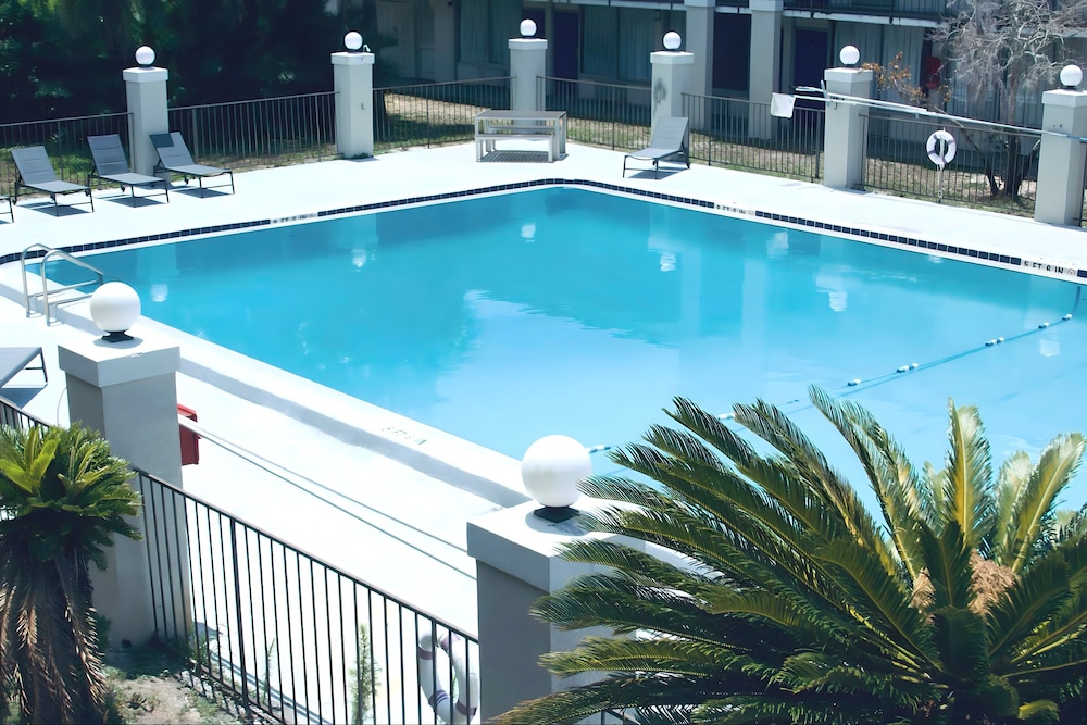 Stayable Suites Lakeland 63/66