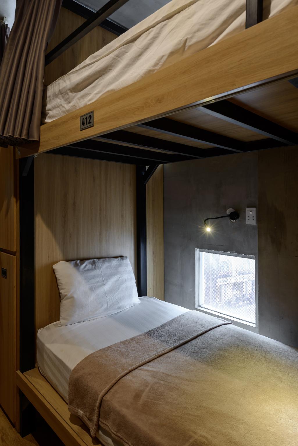Female Dorm, Female Only