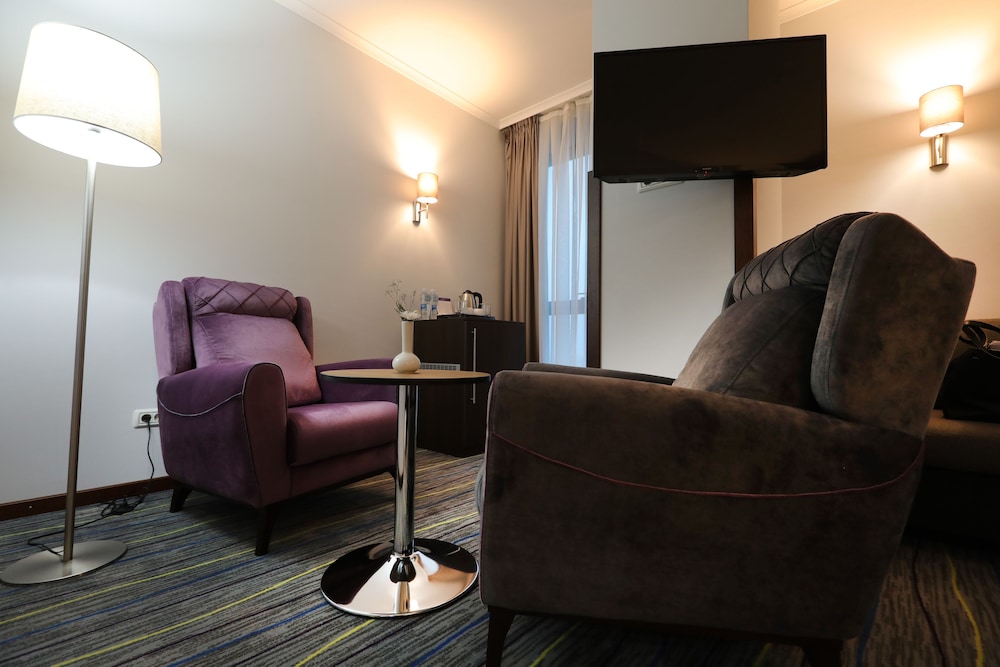 Mercure Tetovo 46/72