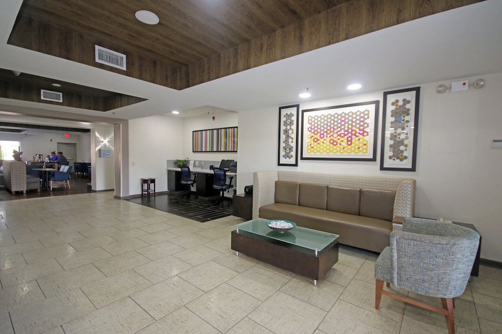 Holiday Inn Express Hotel Suites Greensboro East 11/58