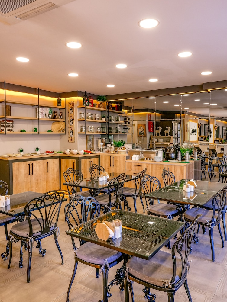 Lopera Deluxe Hotel 30/41