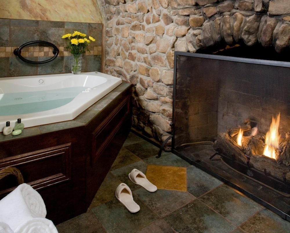Hilltop Manor Bed and Breakfast 46/49