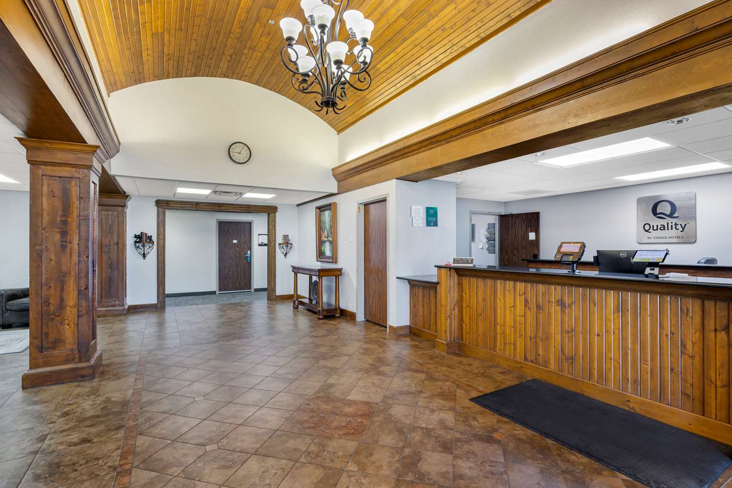 Quality Inn & Suites Monterey I-40 6/21