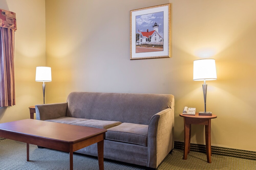 Quality Inn & Suites Hawkesbury 18/50