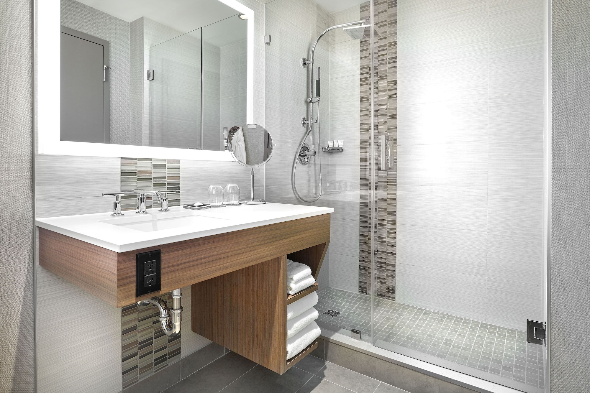 غرفة تقليدية بسرير كينج، The Westin Calgary Airport 7/7
