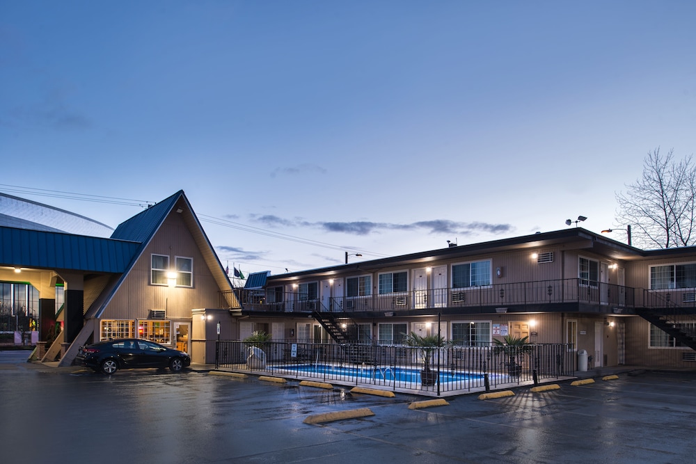 University Inn Suites 5/50
