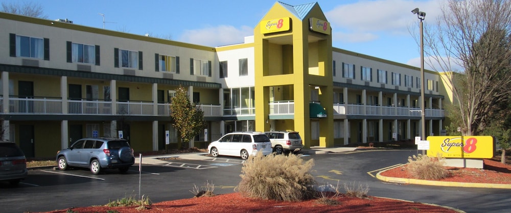 Super 8 by Wyndham New Cumberland 58/64