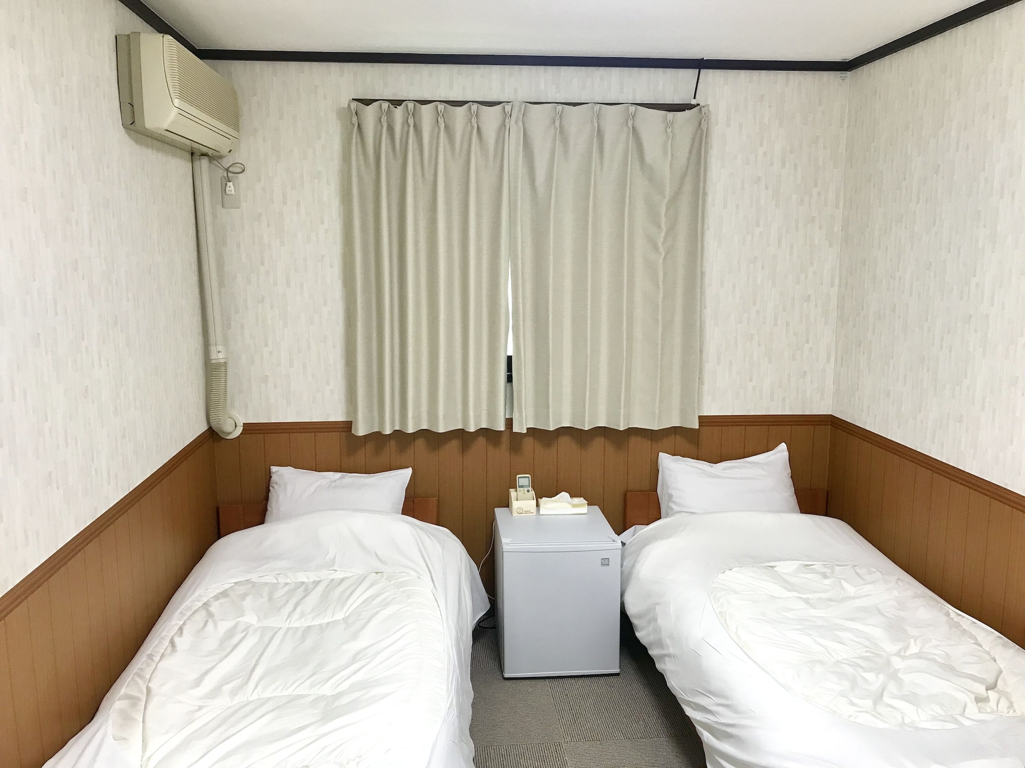 PREMIER, TWIN BEDS