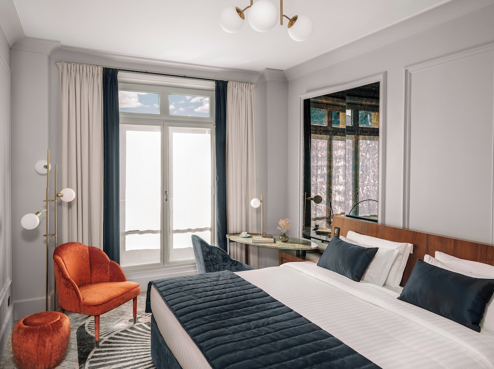 SIGNATURE, KING BED, LARGE
