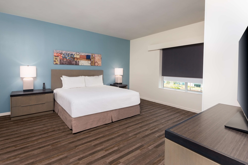1 BEDROOM, SUITE, KITCHEN, BATHTUB