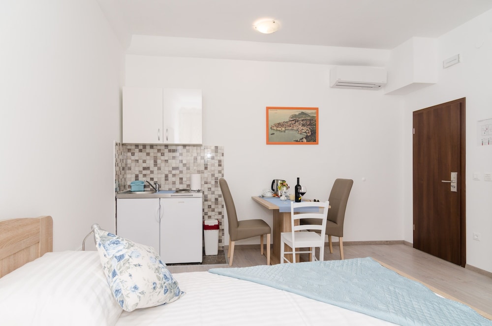 ROOMS TEZORO 29/49