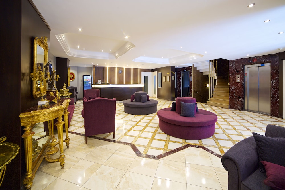 Grand Ant Hotel 7/47
