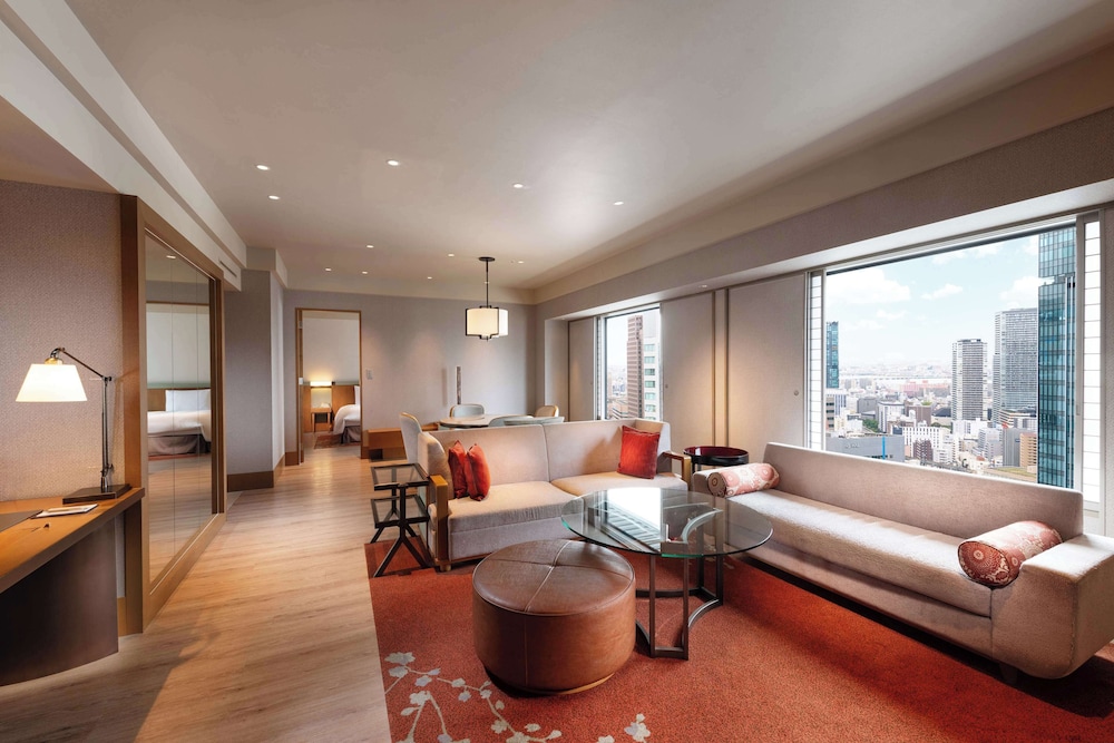 EXECUTIVE, SUITE, KING BED