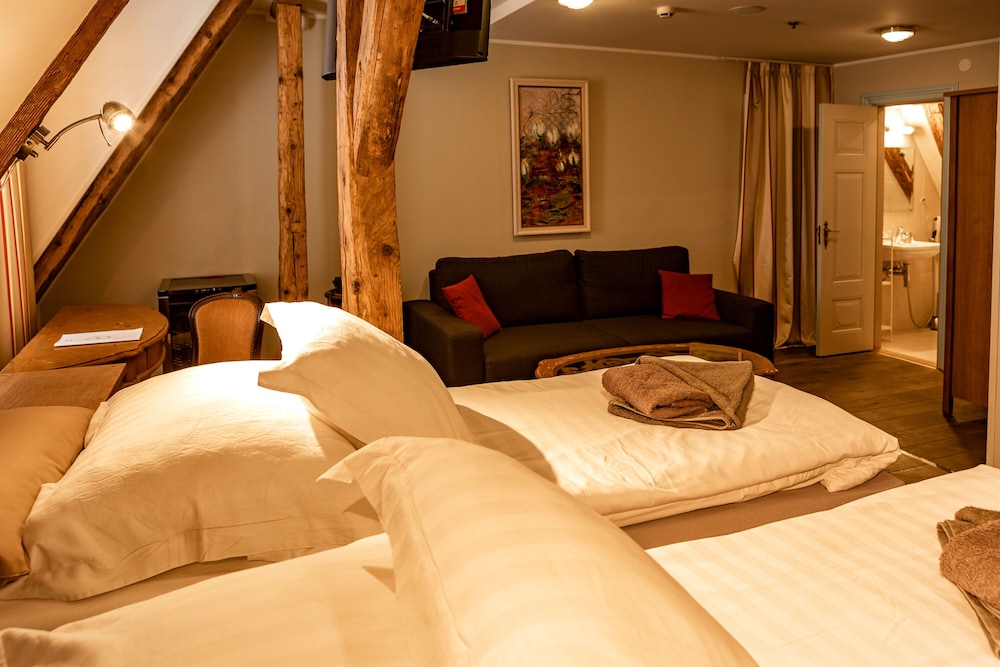 Cru Hotel 27/74