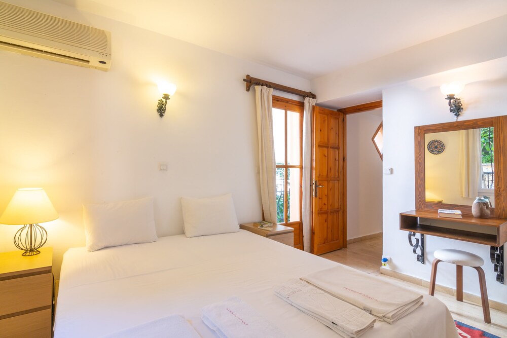 1 BEDROOM, APARTMENT, GARDEN VIEW, BALCONY
