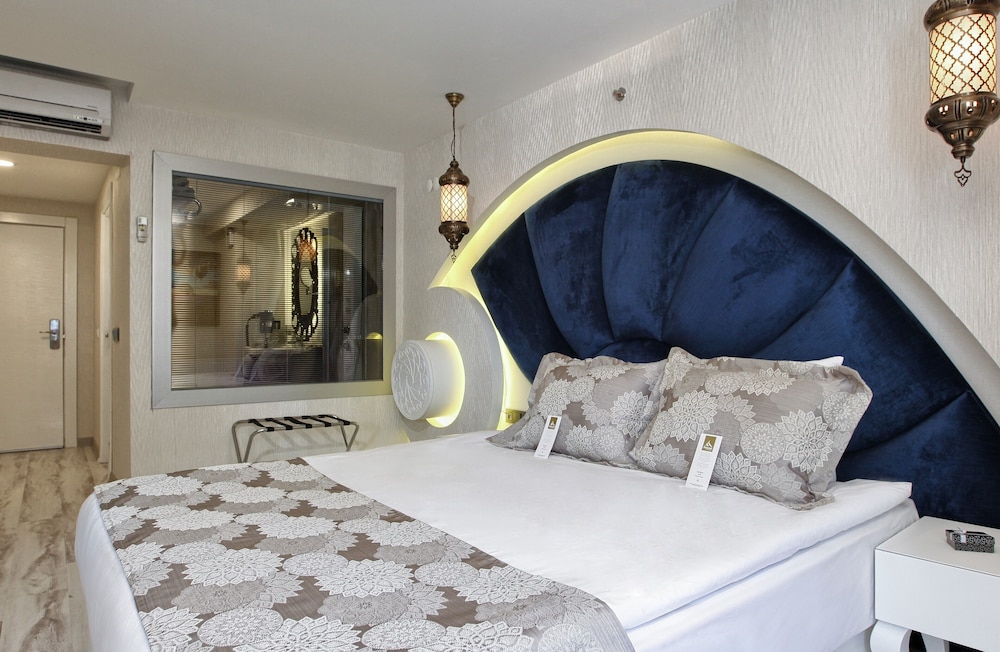 Demonti Hotel 29/69