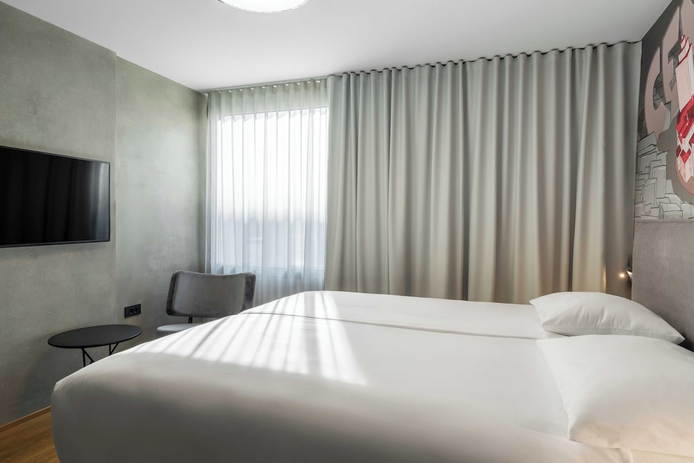 SUPERIOR, DOUBLE BED, CASTLE VIEW
