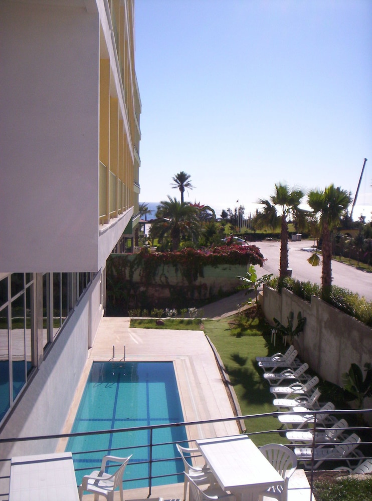 Prima Hotel 10/70