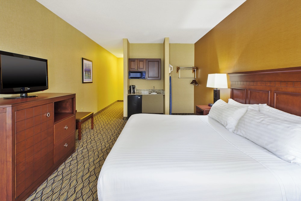 Holiday Inn Express & Suites Belleville (Airport Area) 13/50