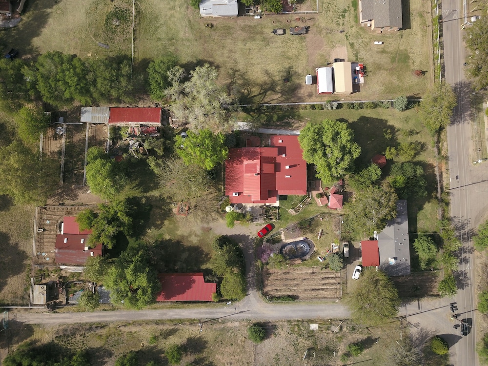 Red Horse Vineyard Bed & Breakfast 8/66