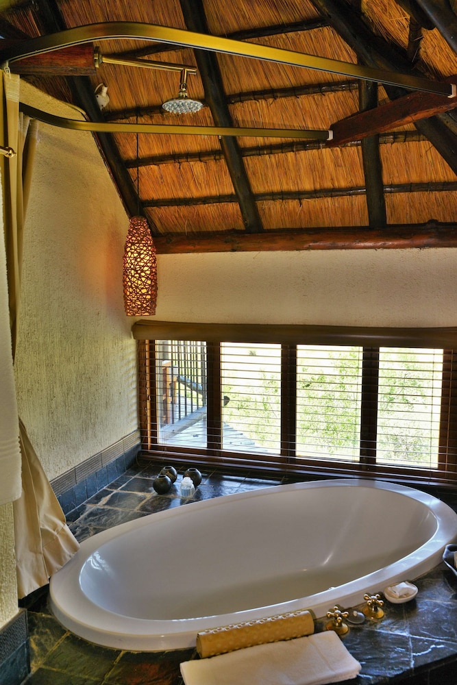 TSHUKUDU BUSH LODGE 17/49