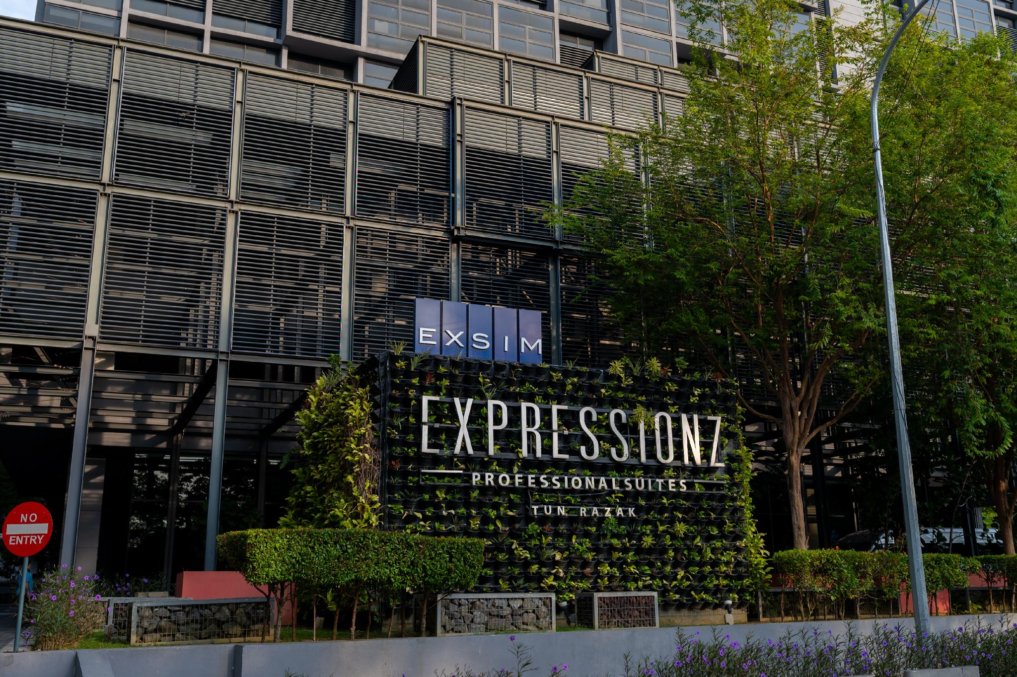 Expressionz Professional Suites by G Suites 43/50