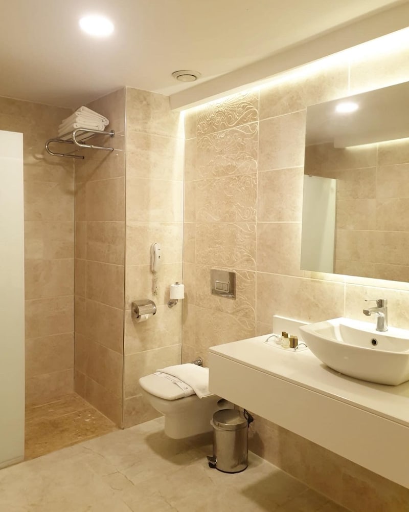 Royal Asarlik Beach Hotel 43/45