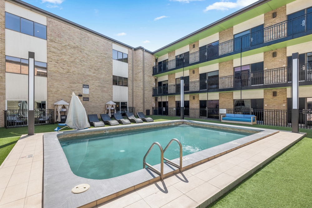 Riverwalk Plaza Hotel 47/50