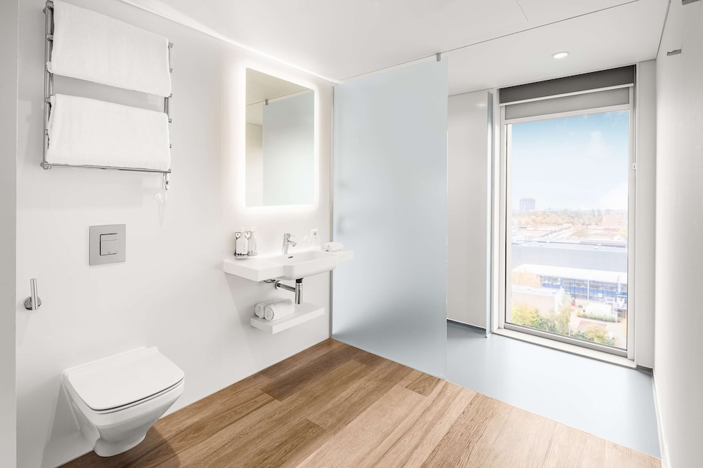 YOTEL Amsterdam, Select by Hilton 41/42